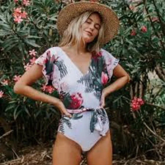 Albion Fit Floral Cape V-Neck Swimsuit without belt - Picture 2 of 8